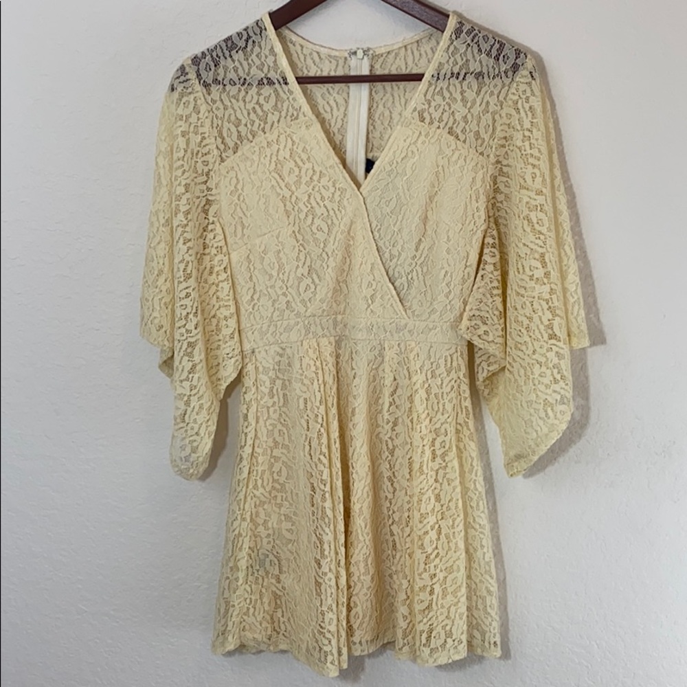 NWT Cream Lace Kimono Sleeve Dress